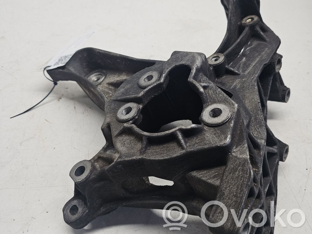 Volvo S40, V40 Generator/alternator bracket 