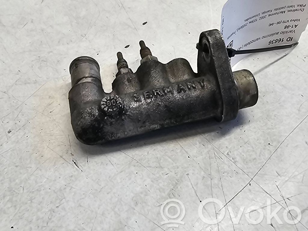 Volvo V70 Engine coolant pipe/hose 