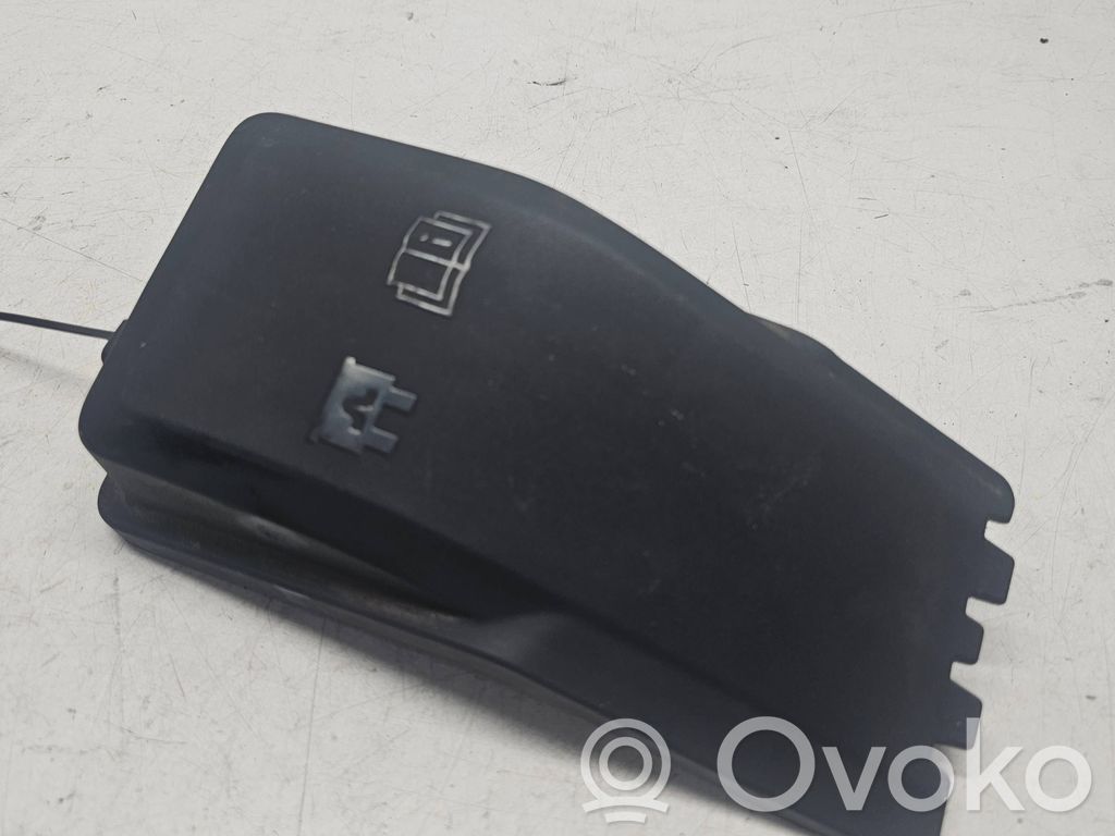 Volvo V70 Sulakerasian kansi 