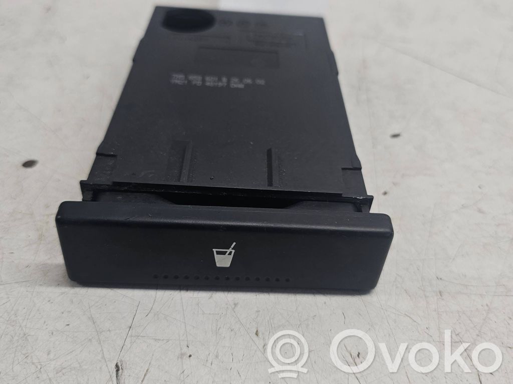 Ford Galaxy Cup holder front 