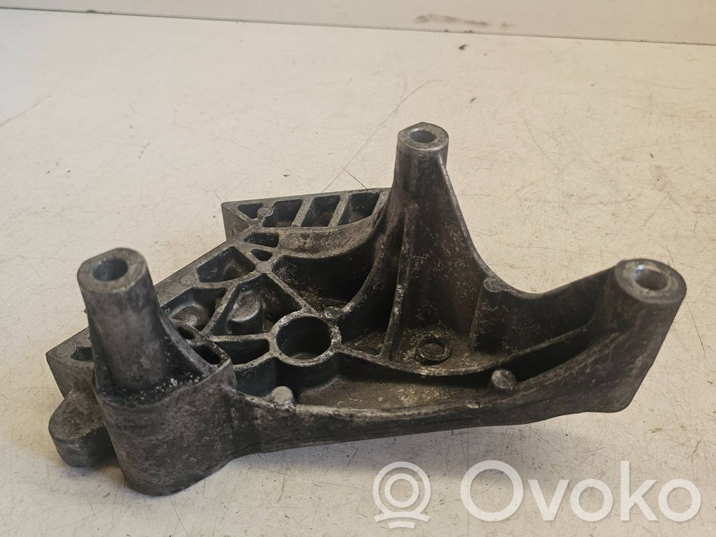 Volkswagen Touran I Engine mounting bracket 