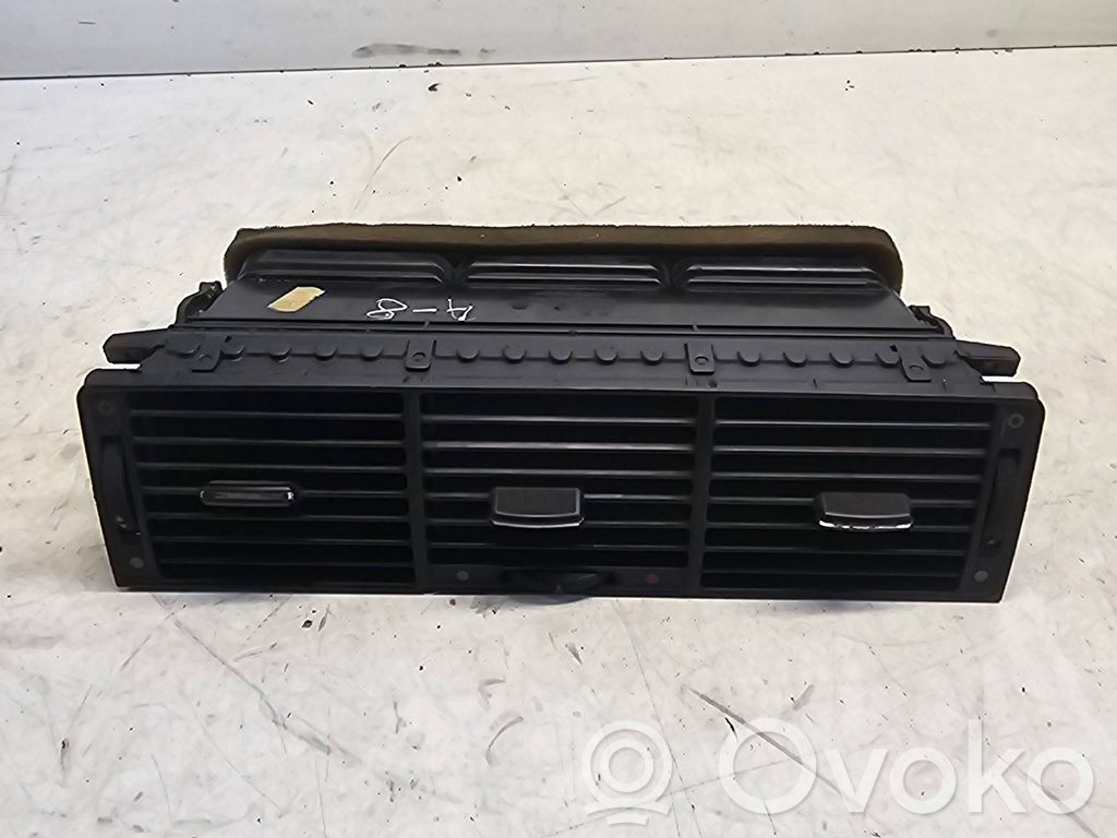Audi A8 S8 D2 4D Centrinės oro grotelės 