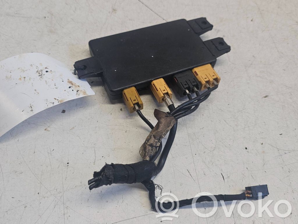 Audi A6 S6 C5 4B Aerial antenna amplifier 