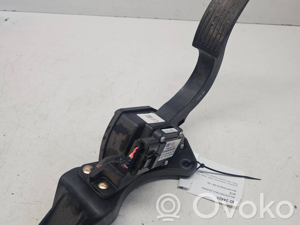 Hyundai Santa Fe Accelerator throttle pedal 