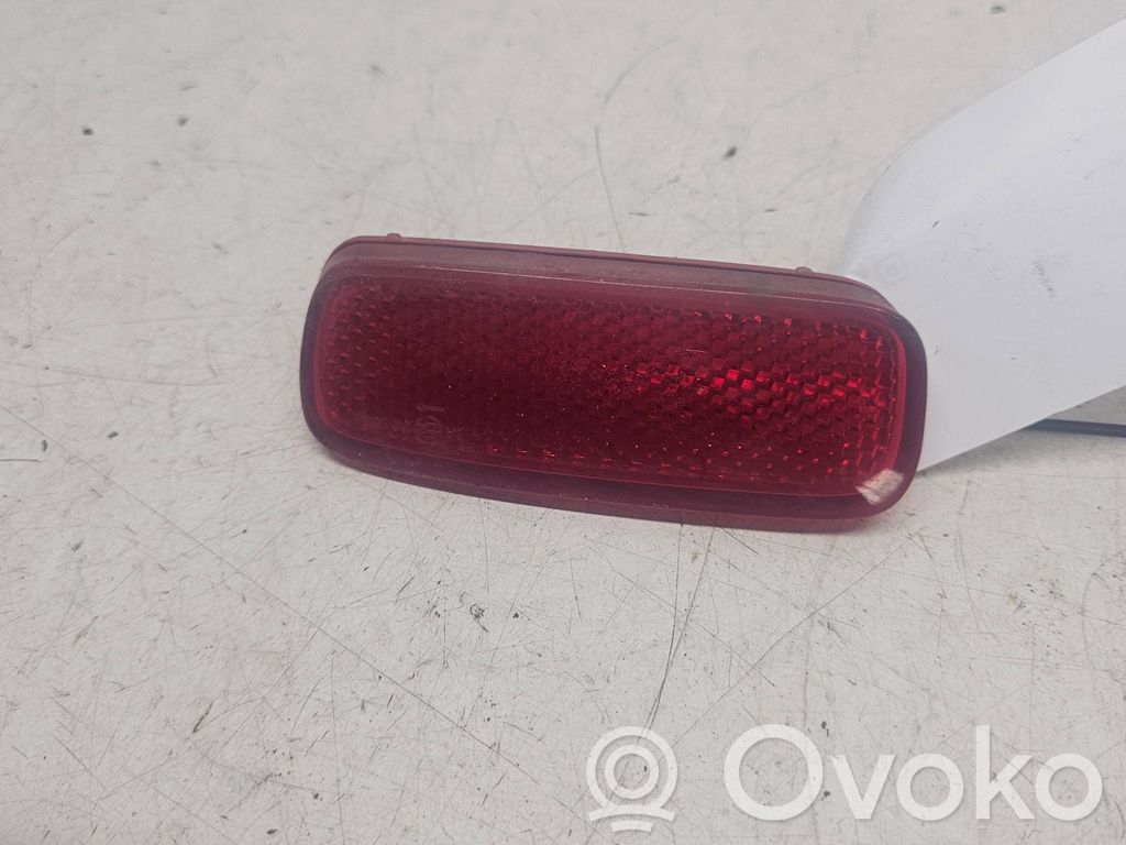Peugeot 107 Aizmugurē atstarotājs 