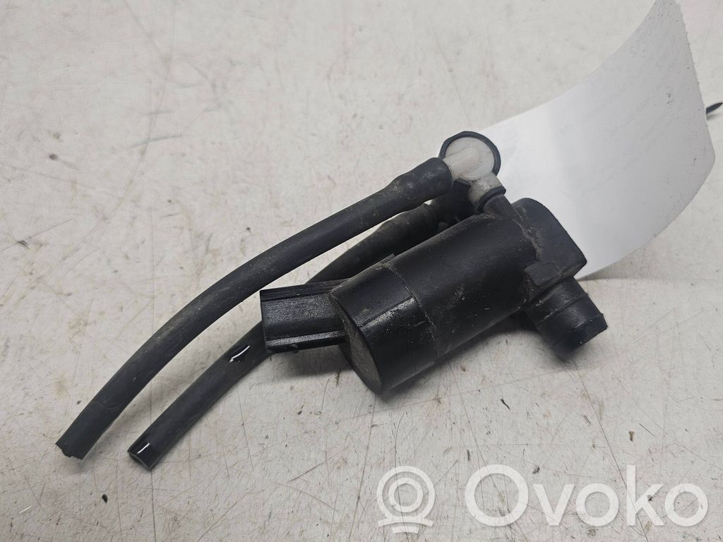 Ford Focus C-MAX Windscreen/windshield washer pump 