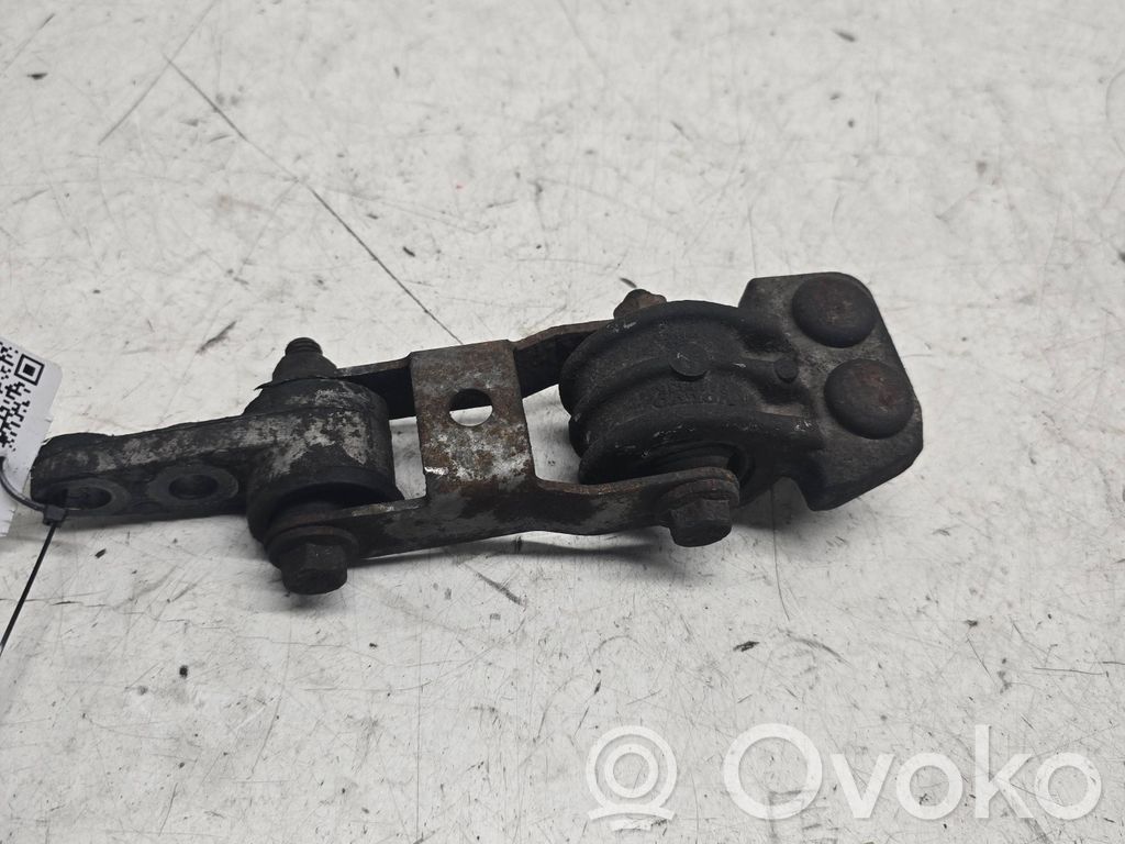 Volvo S60 Engine mount bracket 