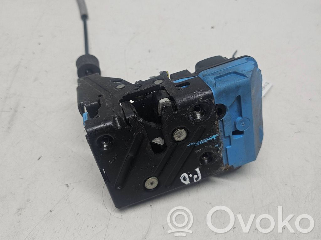 Volvo V70 Front door lock 