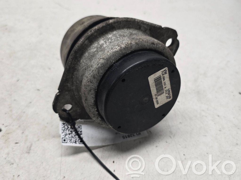 Audi Q7 4L Engine mount bracket 