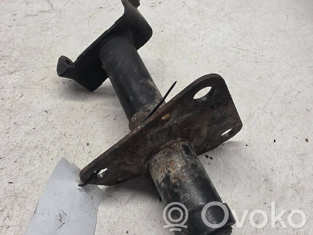 Volkswagen PASSAT B5 Front bumper mounting bracket 