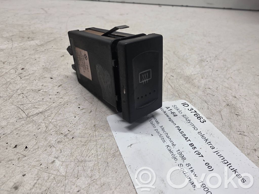 Volkswagen PASSAT B5 Przycisk / Przełącznik ogrzewania szyby przedniej / czołowej 