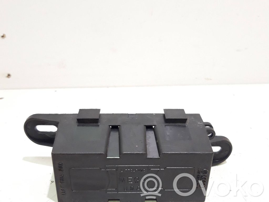 Audi A8 S8 D2 4D Juego de caja de fusibles 