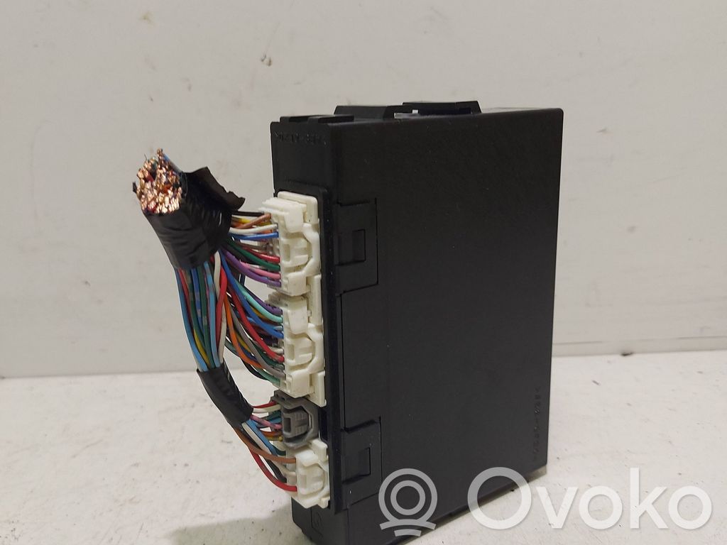 Mazda 3 II Door central lock control unit/module 