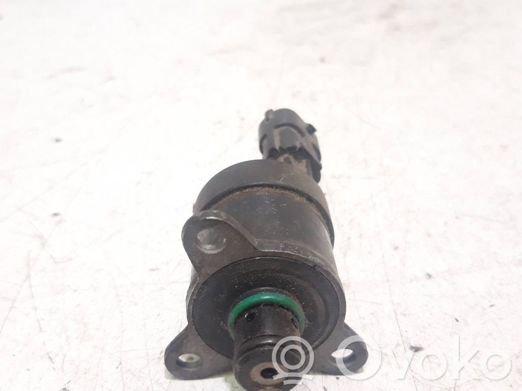 Chrysler Town & Country III Fuel pressure sensor 
