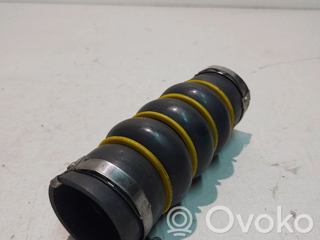 Intercooler pipe mounting bracket   E3222