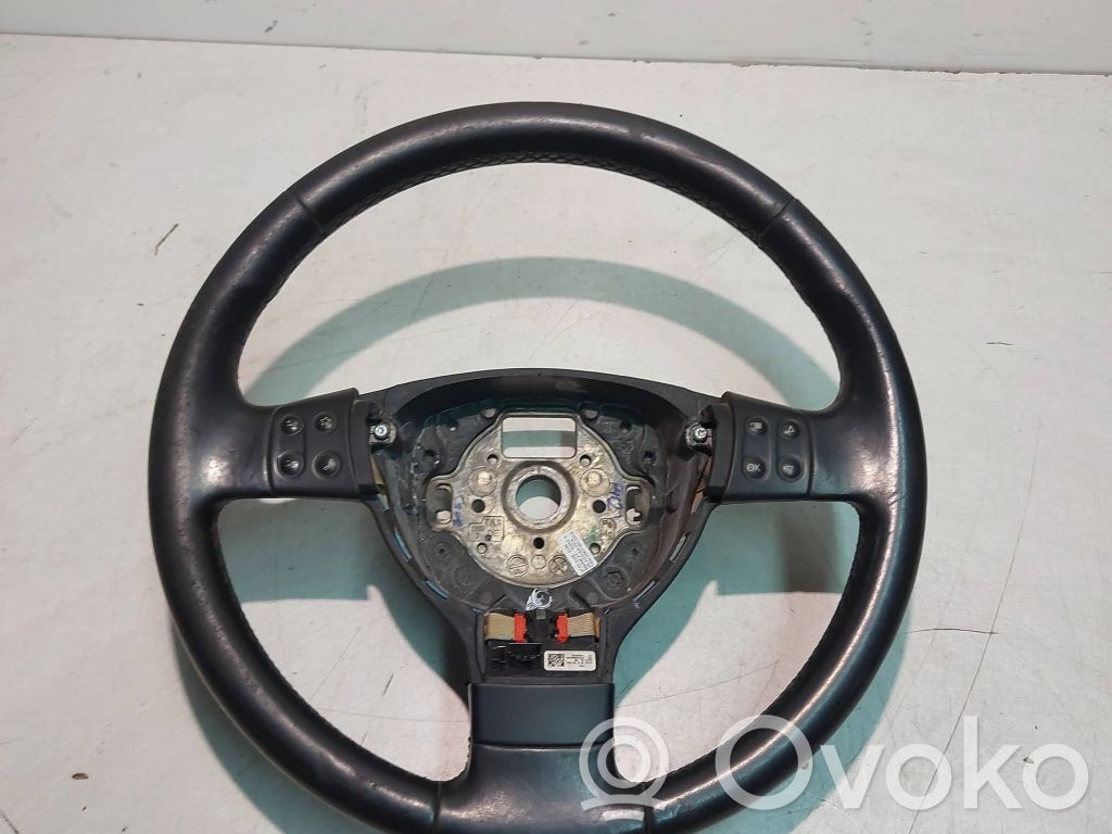 Volkswagen PASSAT B6 Kierownica 