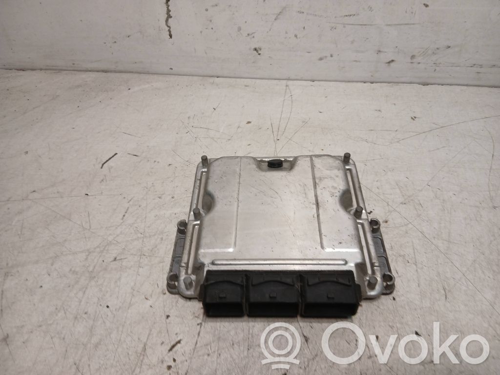 Opel Vivaro Engine control unit/module 