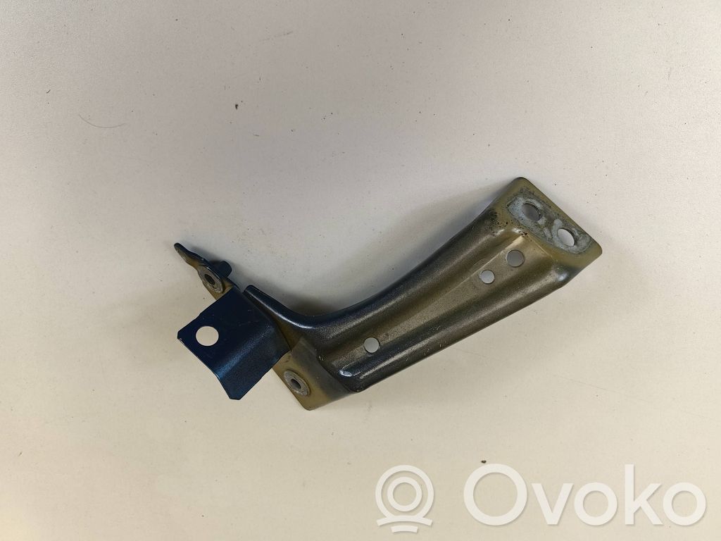 Volkswagen PASSAT B8 Fender mounting bracket 