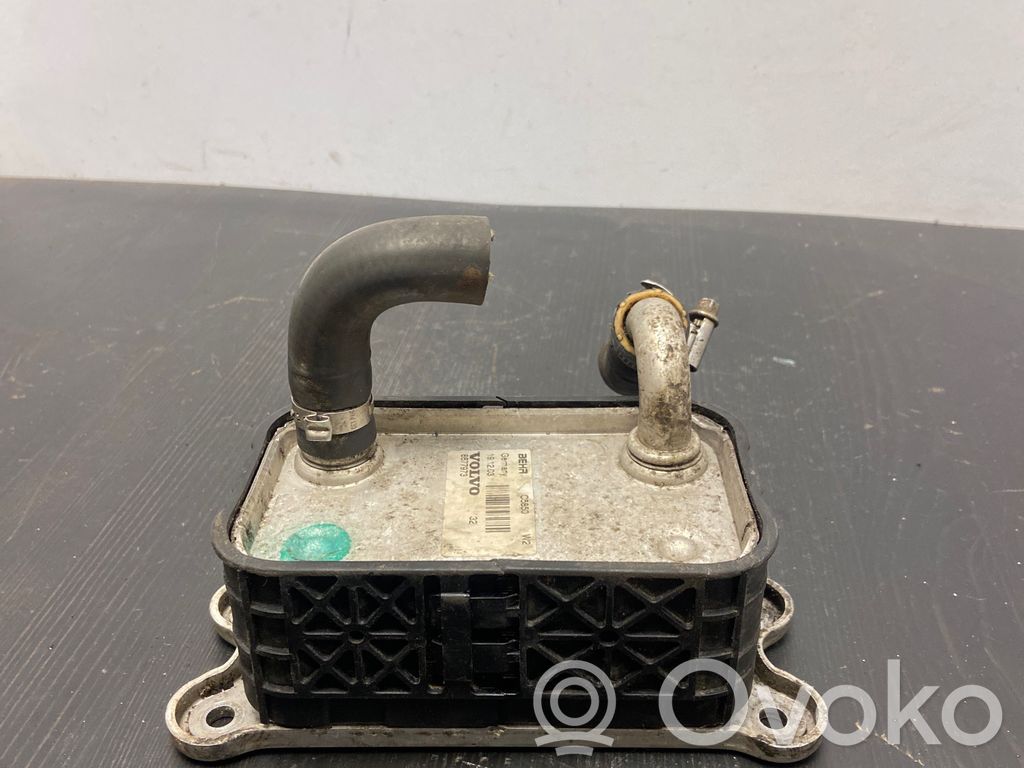 Volvo V70 Oil filter mounting bracket 