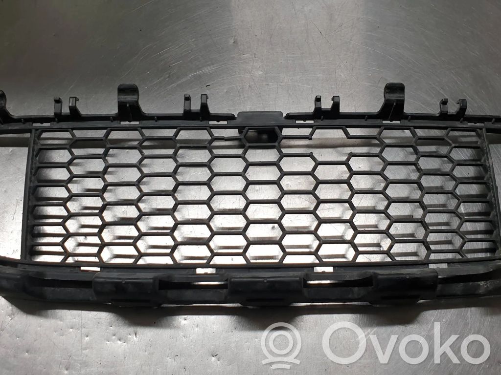 BMW 3 F30 F35 F31 Etupuskurin alempi jäähdytinsäleikkö 