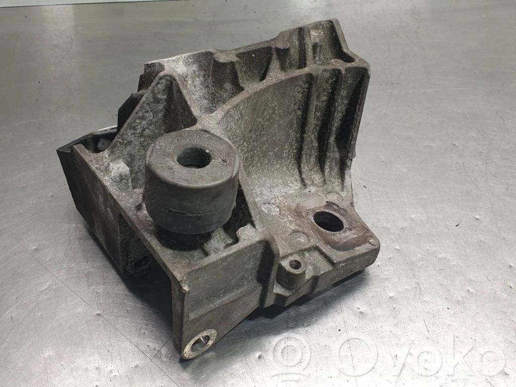 Engine mounting bracket   6G926F030BA