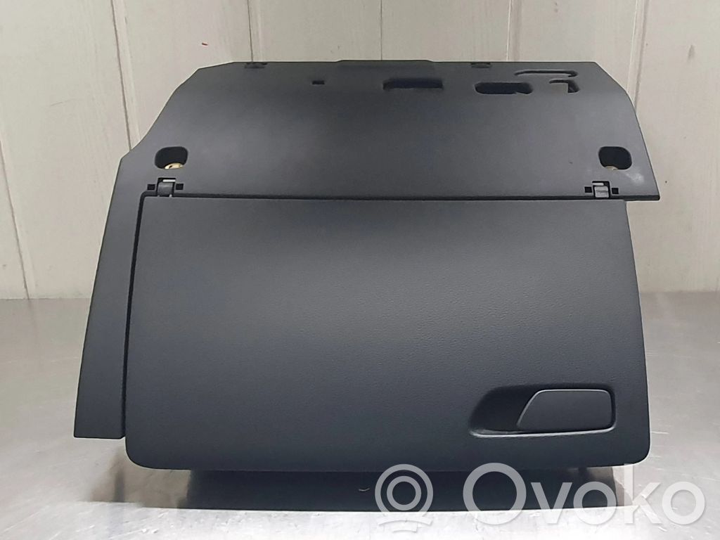 Audi A3 S3 8V Daiktadėžės (bordačioko) komplektas 