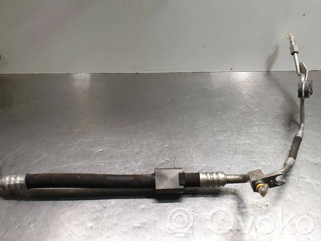 BMW 5 E60 E61 Ilmastointilaitteen putki (A/C) 