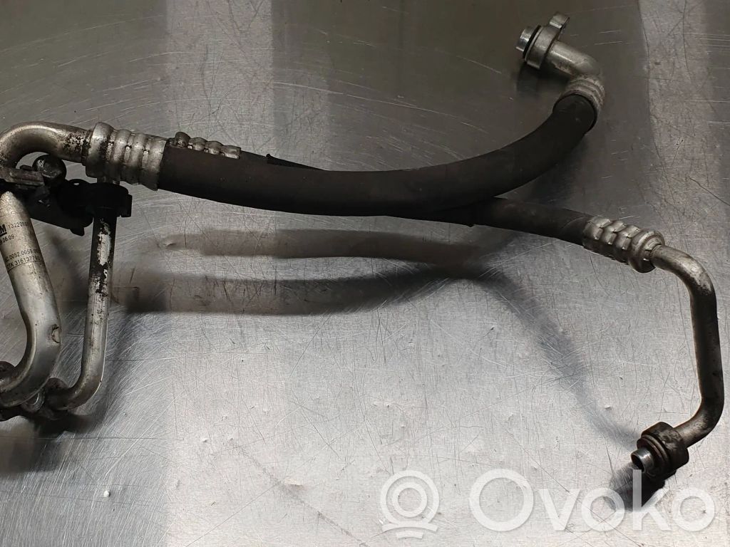 Opel Insignia A Ilmastointilaitteen putki (A/C) 