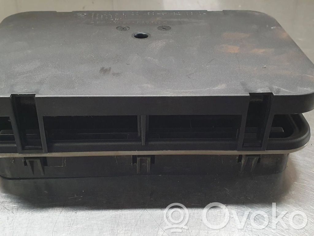 BMW X5 E70 Quarter panel pressure vent 