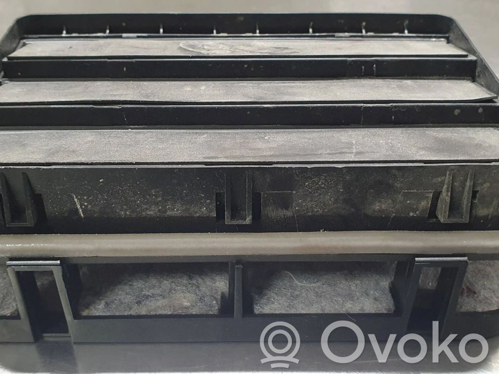 BMW X5 E70 Quarter panel pressure vent 