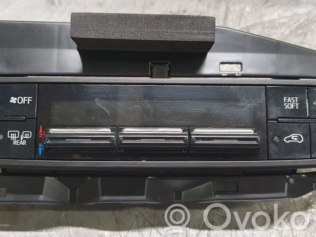 Toyota Auris E180 Climate control unit 