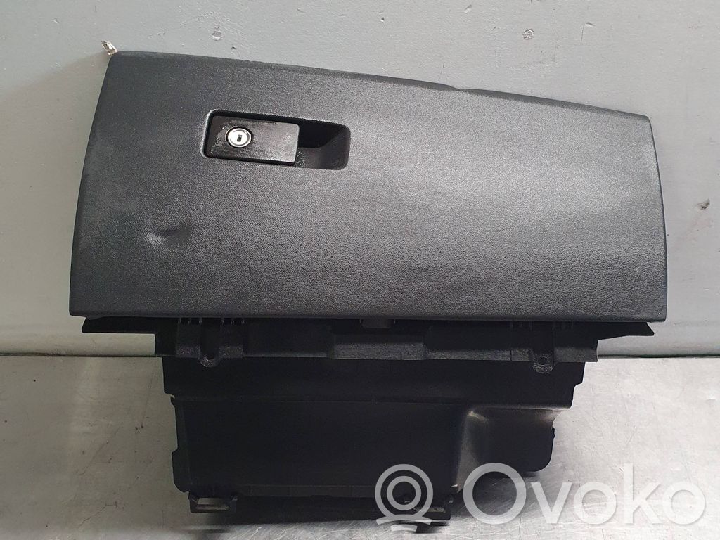 Volvo V70 Daiktadėžė 
