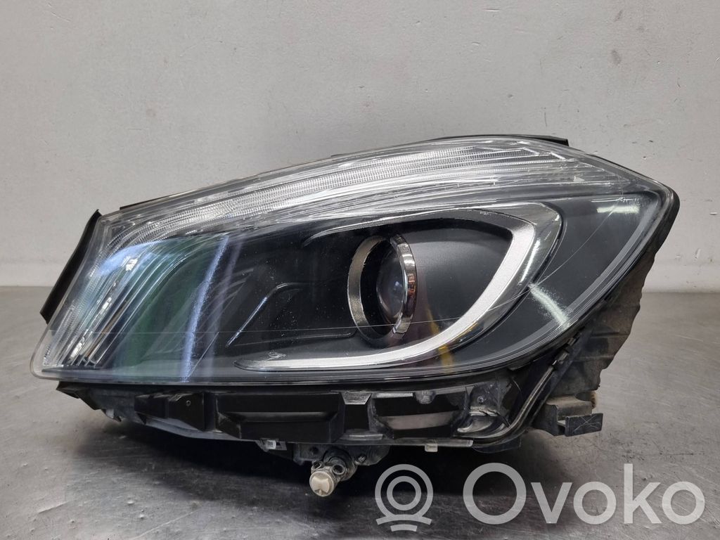 Mercedes-Benz A W176 Lampa przednia 