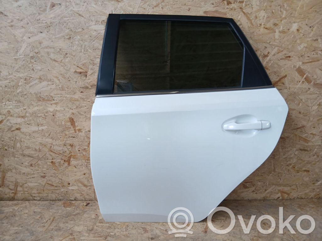 Toyota Auris E180 Puerta trasera 