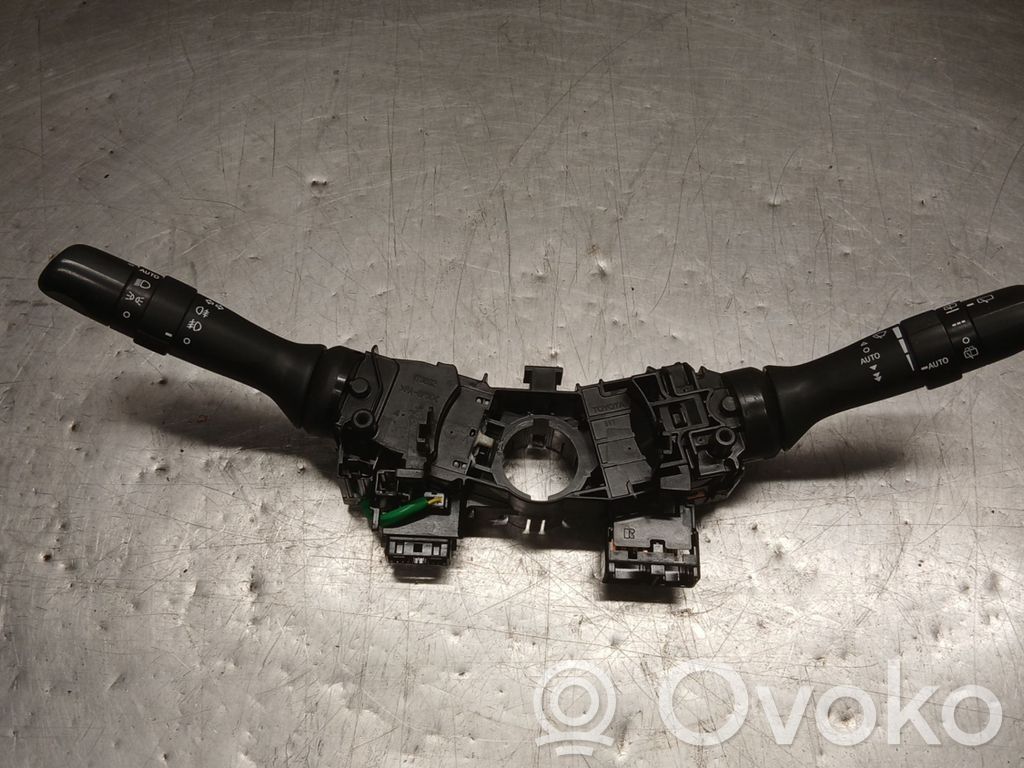 Toyota Yaris Interruptor/palanca de limpiador de luz de giro 