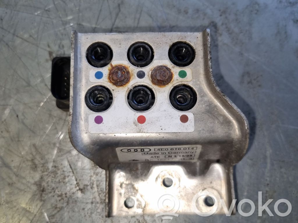 Audi A8 S8 D3 4E Air suspension valve block 