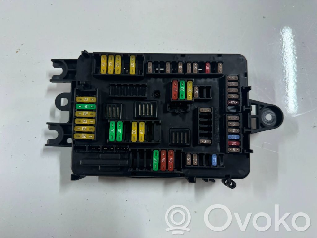 BMW 4 F32 F33 Ramka / Moduł bezpieczników 