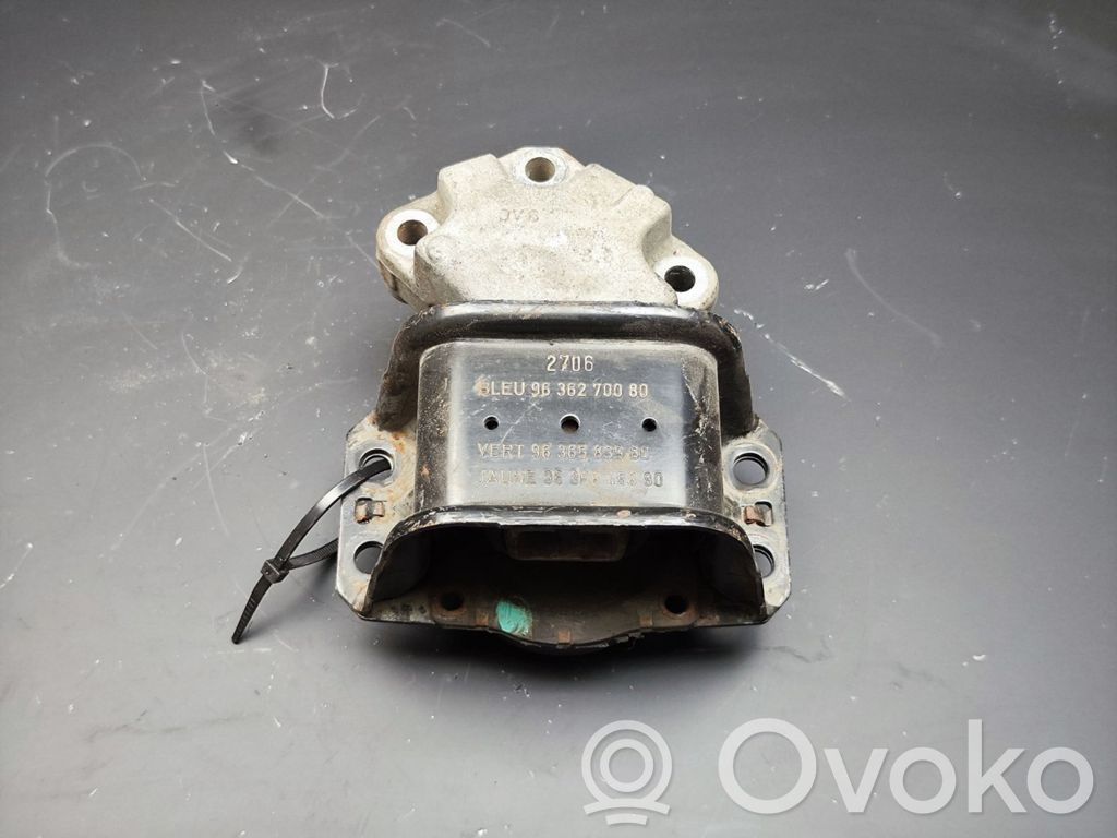 Peugeot 307 Engine mounting bracket 
