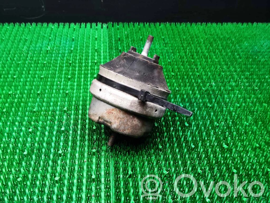 Audi A4 S4 B5 8D Engine mount bracket 