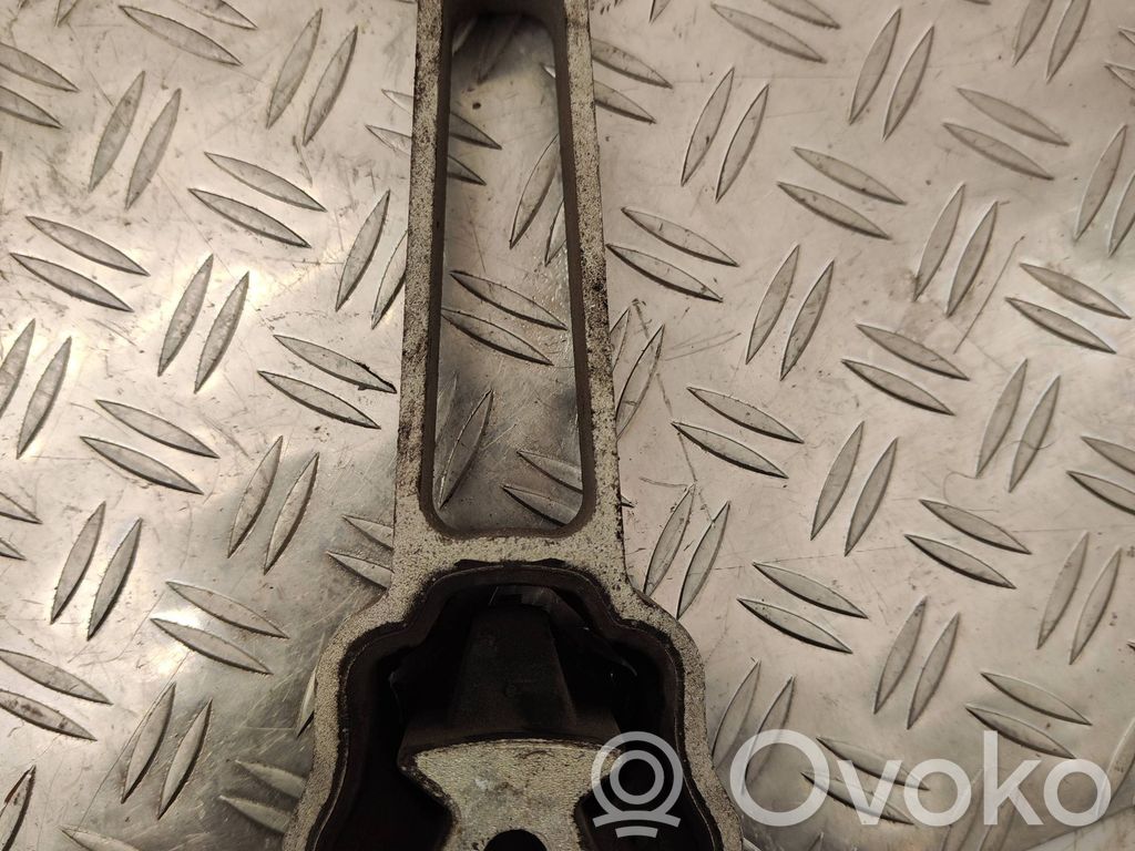 Volvo V60 Engine mount bracket 