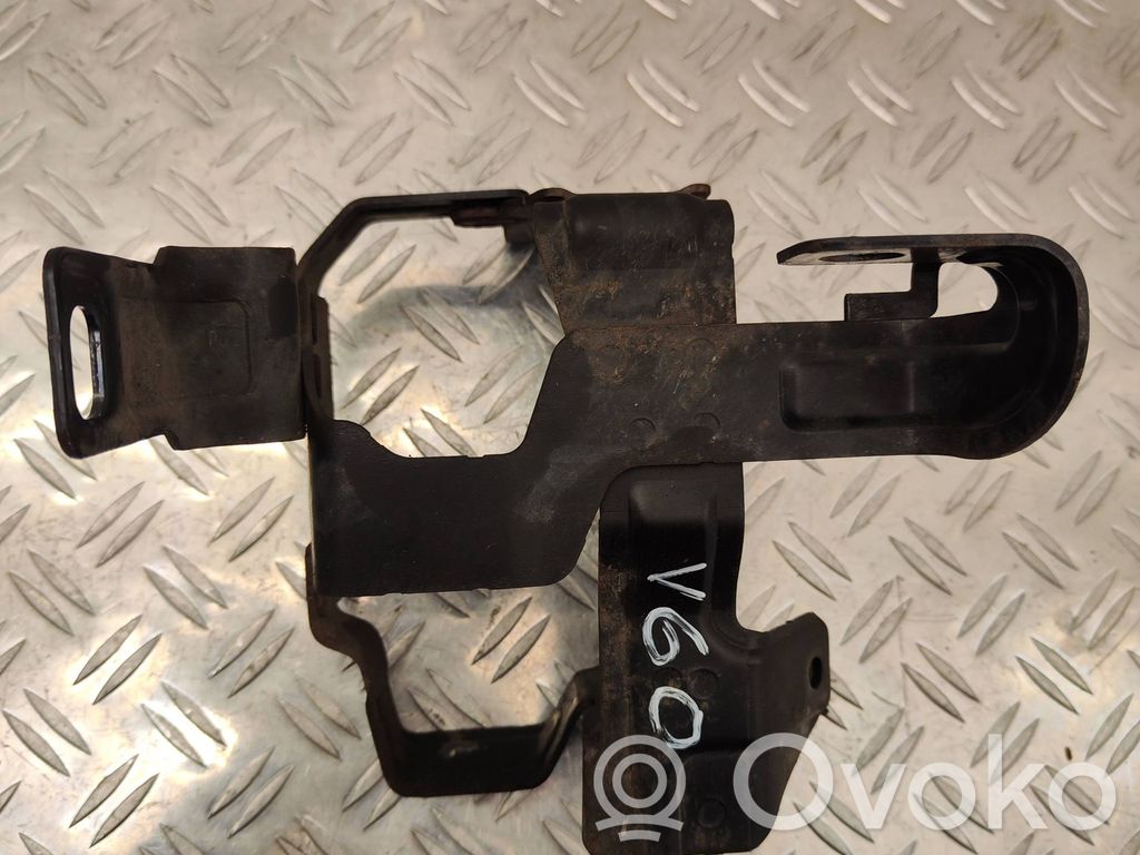Power steering pump mounting bracket   31329016,C6S4B,A0027142