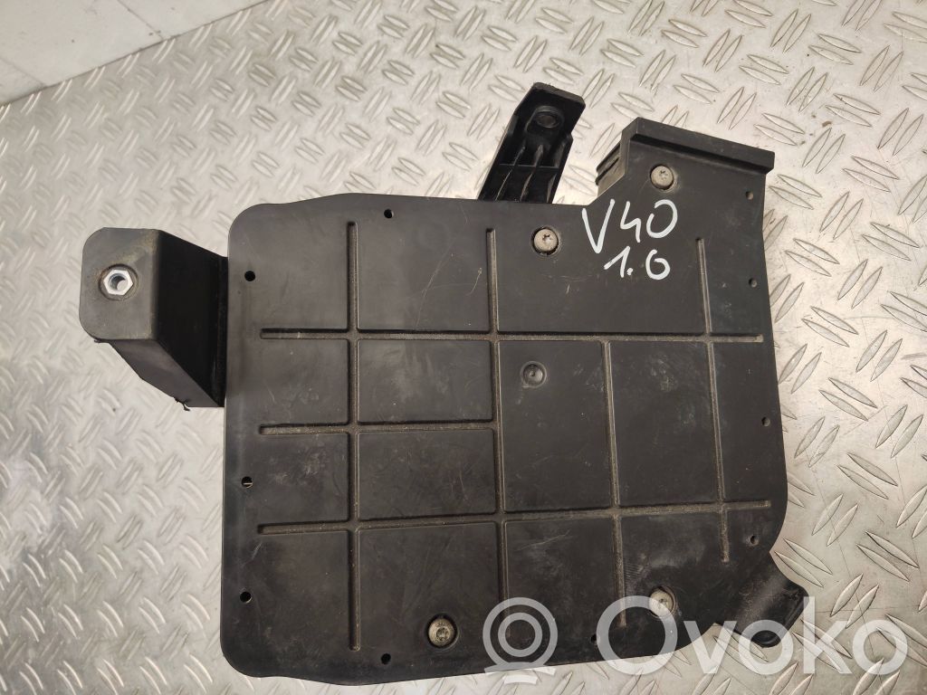 Volvo V40 Engine control unit box 