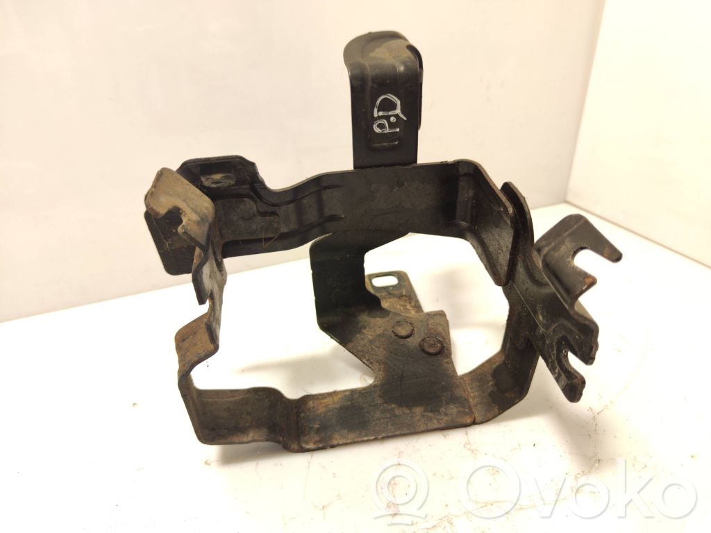 Power steering pump mounting bracket   31329016,A0027142,C6S4B