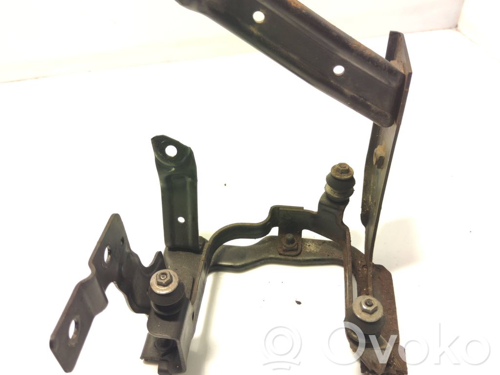 Volvo V50 Power steering pump mounting bracket 