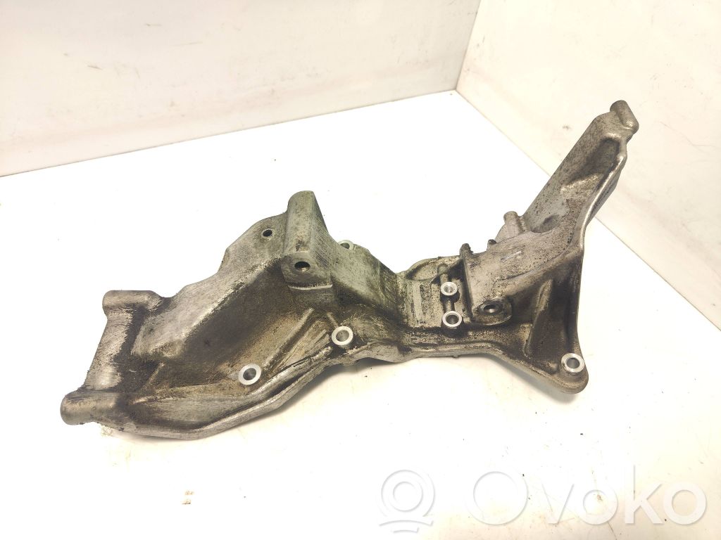 Volvo V60 Generator/alternator bracket 