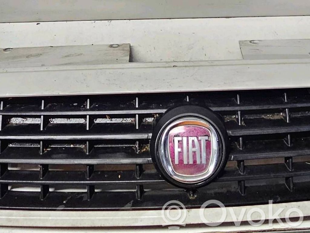 Fiat Doblo Etupuskurin ylempi jäähdytinsäleikkö 