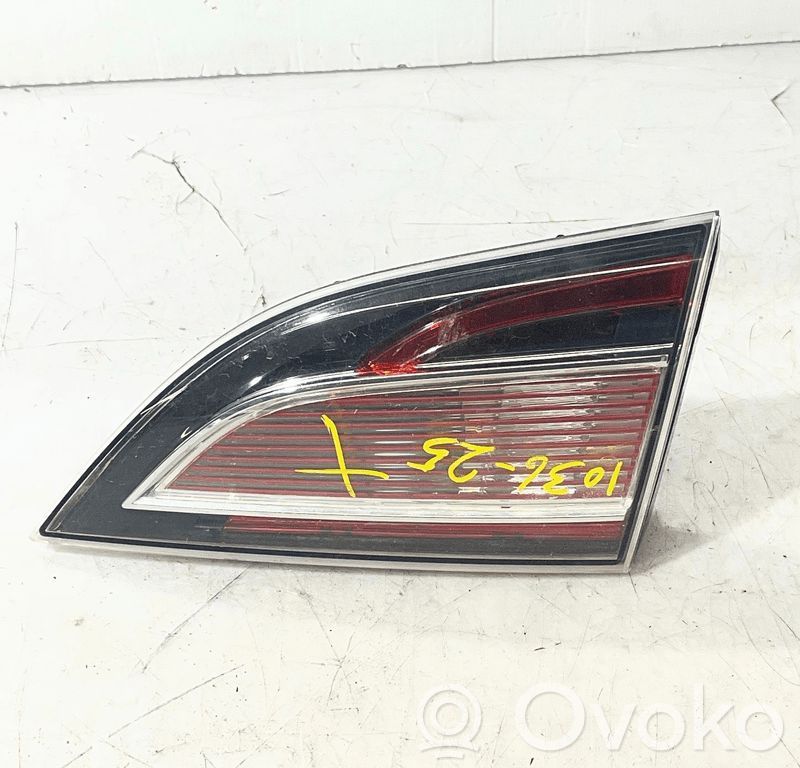 Mazda 6 Aizmugurējais lukturis virsbūvē 