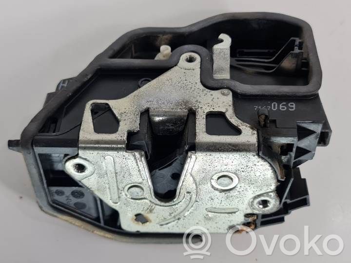Rear door lock   7167069