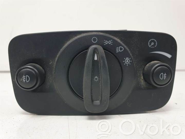 Light switch   AV6T13A024EB