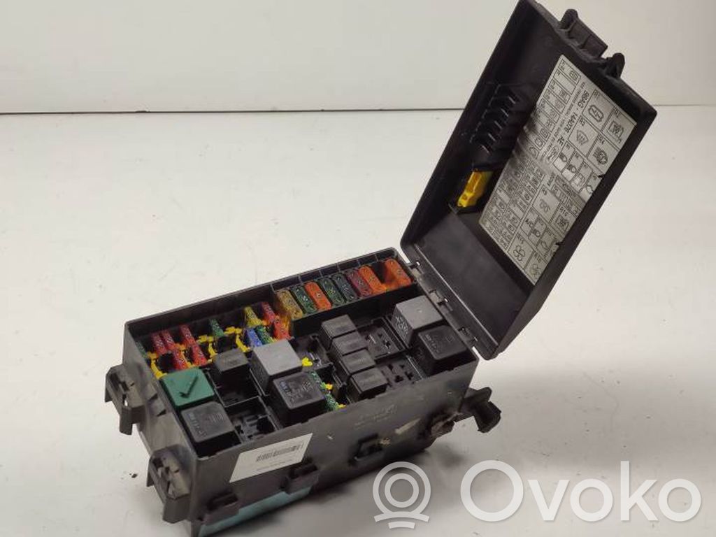 Mercedes-Benz C W203 Fuse module 